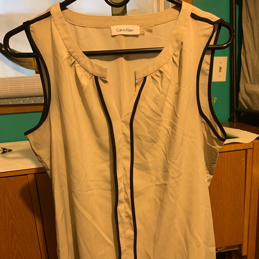 Chiffon-like nude-ish gray top